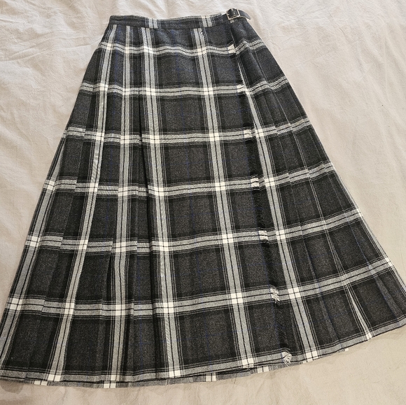 St Michael's girls pleated plaid skirt long grey, white blue size 12 Vintage - Picture 1 of 11